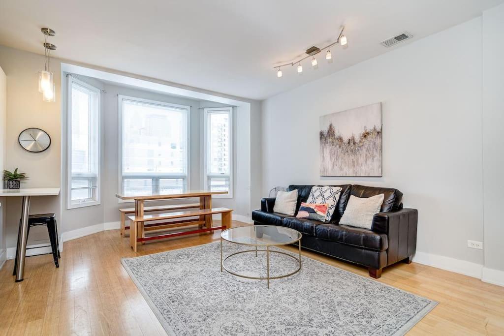Cozy Beautiful Downtown Unit Chi In Prime River North Location Near Mag Mile - 2 Chicago Buitenkant foto